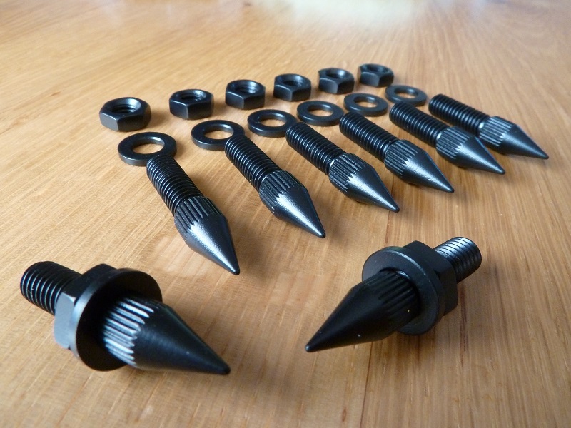 4 Punte Antivibrazione In Acciaio Inox Per Diffusori E Altoparlanti - Kit Spike Con Vite E Piedini (Diametro 20mm)